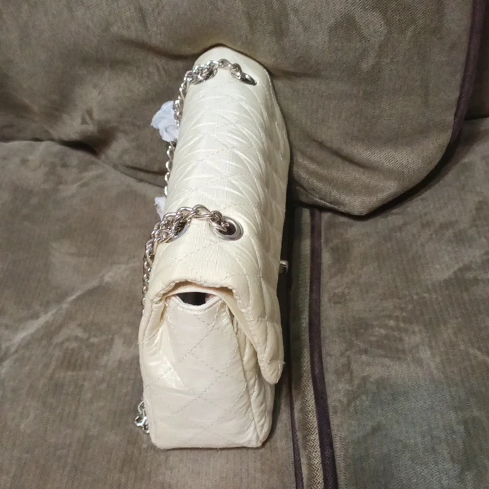 Newport news quilted chained clutch shoulder bag new never used off white.